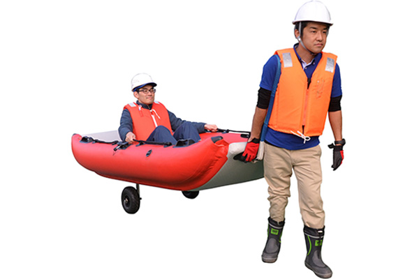 浸水エリアを抜けると運搬車